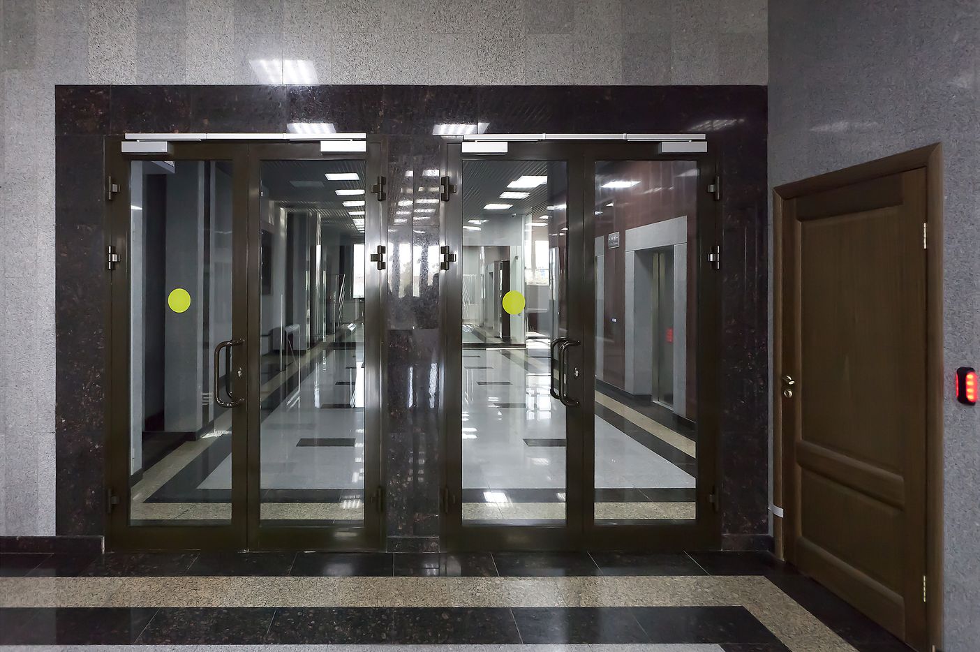 Алюминиевая дверь 1500×2000 мм. GFTD17202 Алюминиевая дверь 1500×2000 мм. GFTD17202